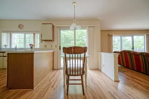 590 Paddock Dr, Wheeling, IL 60090 photo 4