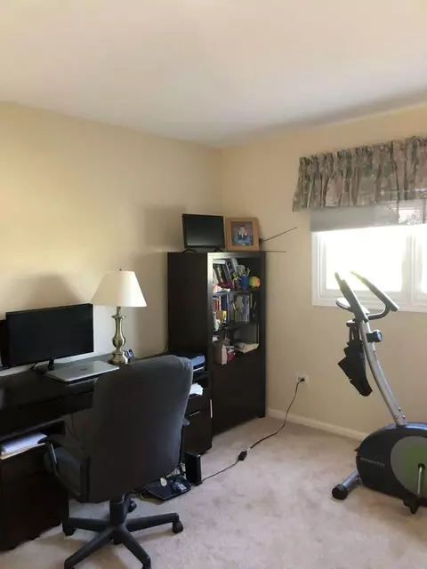 1031 John Dr, Hoffman Estates, IL 60169 photo 8