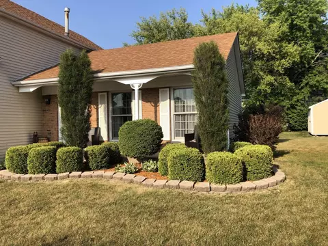 1031 John Dr, Hoffman Estates, IL 60169 photo 2