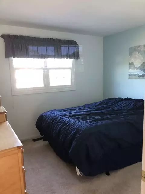 1031 John Dr, Hoffman Estates, IL 60169 photo 9