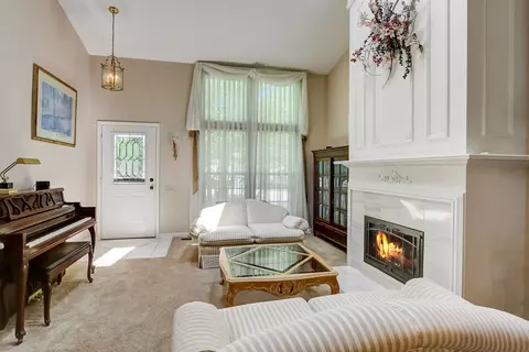 1463 Garnet Cir, Hoffman Estates, IL 60192 photo 3