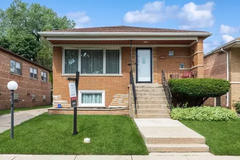 9146 S Oglesby Ave, Chicago, IL 60617