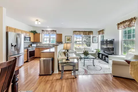 582 Bridle Ct, Lakemoor, IL 60051 photo 7