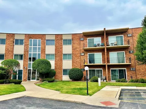 9724 S Karlov Ave #209, Oak Lawn, IL 60453