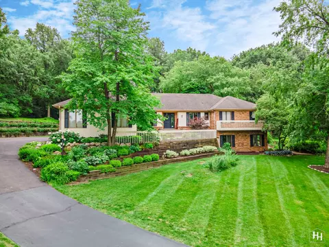3701 Lindsay Ln, Crystal Lake, IL 60014