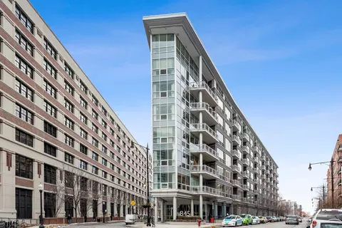 845 N Kingsbury St #409, Chicago, IL 60610