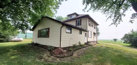 2182 Peek Home Rd, Dixon, IL 61021