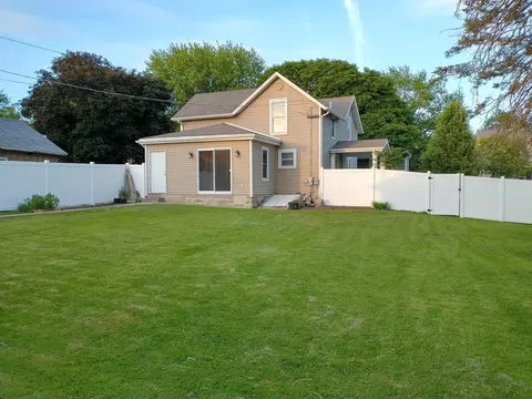 117 4th St, Walnut, IL 61376 photo 2