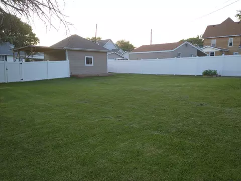 117 4th St, Walnut, IL 61376 photo 3