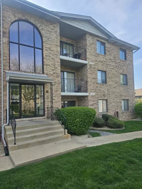 13316 W Circle Drive Pkwy #702, Crestwood, IL 60445