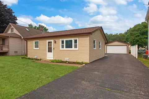 24 N Holly Ave, Fox Lake, IL 60020