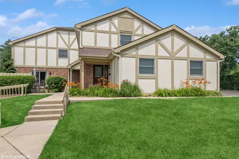 110 Queens Cv, Barrington, IL 60010