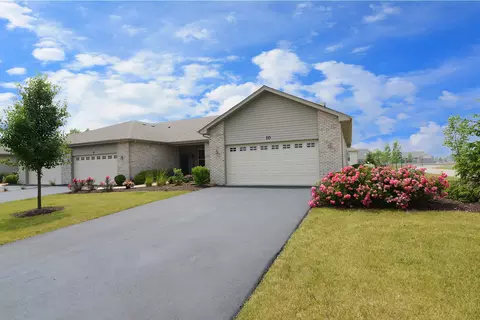 10 Solara Ct, Bolingbrook, IL 60490