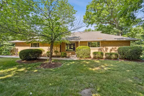 7 Bednarcik Ct, Oswego, IL 60543
