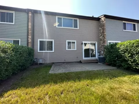 648 Lakeside Circle Dr, Wheeling, IL 60090 photo 2