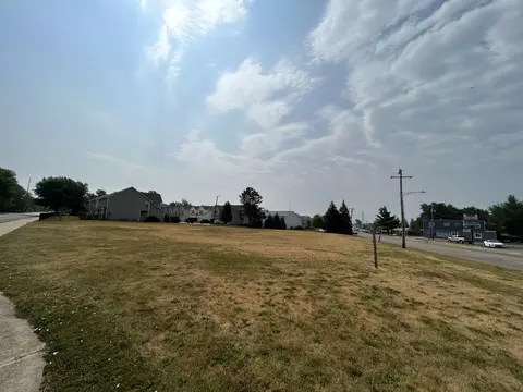 1202 Morrissey Dr, Bloomington, IL 61701