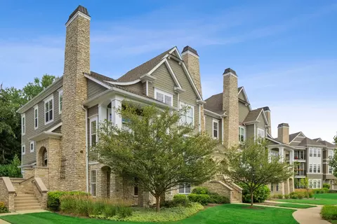 98 W Kennedy Ln, Hinsdale, IL 60521