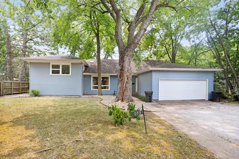 209 E Mumford Dr, Urbana, IL 61801