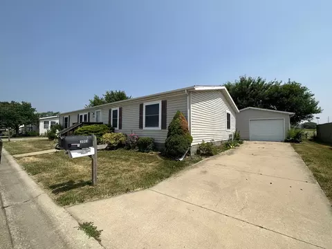 3003 Iris Way, Bloomington, IL 61705 photo 2