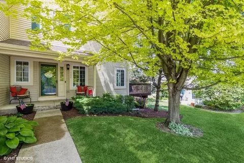 602 Fox Ridge Dr, Fox Lake, IL 60020