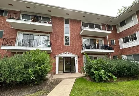 10113 Old Orchard Ct #101, Skokie, IL 60076