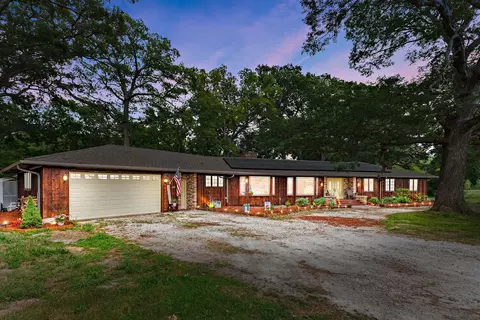 2890 N 1700 East Rd, Martinton, IL 60951