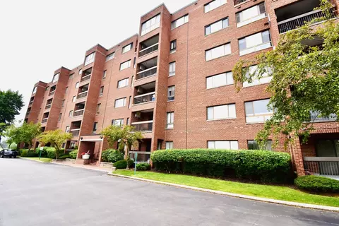 600 Naples Ct #507, Glenview, IL 60025