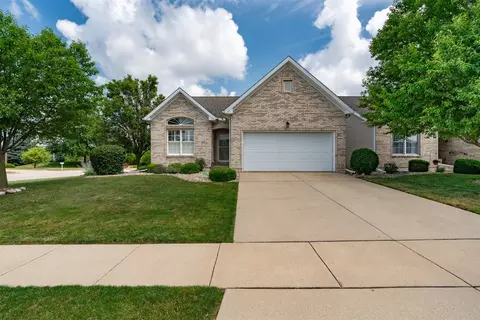 83 Crista Ann Ct, Bloomington, IL 61704