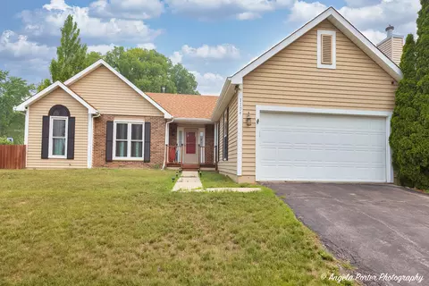 1104 Oak Tree Trl, Lake Villa, IL 60046