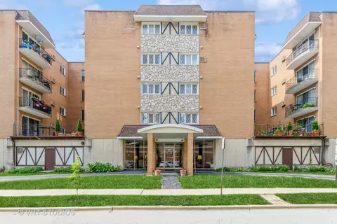 1633 River St #5G, Des Plaines, IL 60016