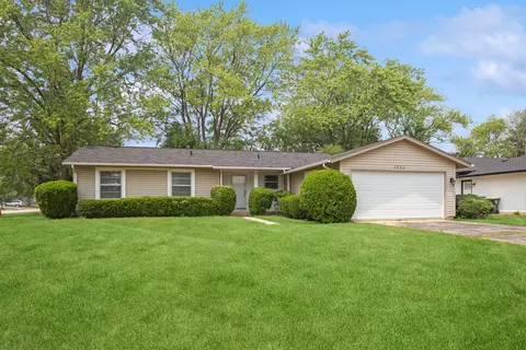1534 Collins Cir, Elk Grove Village, IL 60007