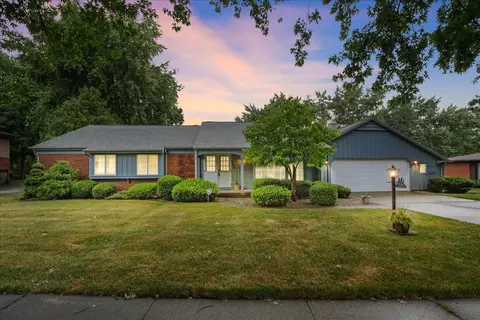 3104 Meadow Brook Dr, Champaign, IL 61822