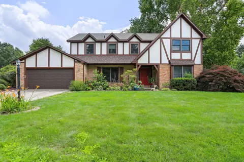 2409 N Nottingham Ct, Champaign, IL 61821