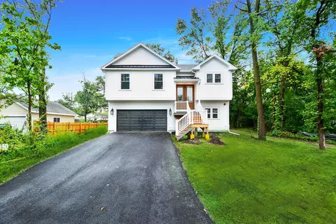 23279 W North Lakewood Ln, Lake Zurich, IL 60047
