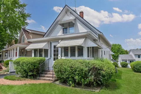 1304 Dean St, Saint Charles, IL 60174