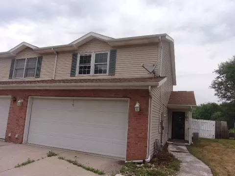 52 Vermont Ave, Bloomington, IL 61701