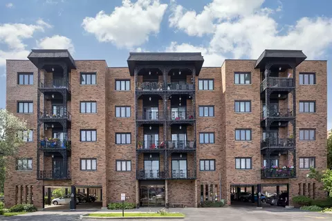9355 Landings Ln #202, Des Plaines, IL 60016