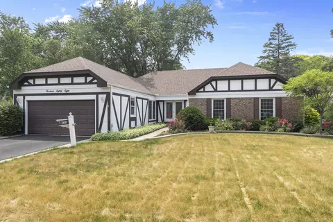 1488 Creekside Dr, Wheaton, IL 60189