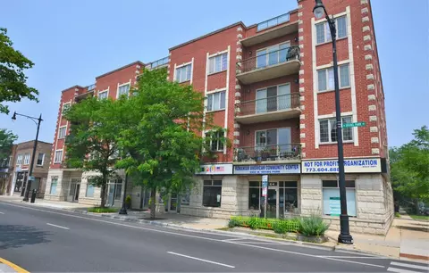2900 W Irving Park Rd #404, Chicago, IL 60618