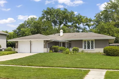2 S471 Ashley Dr, Glen Ellyn, IL 60137