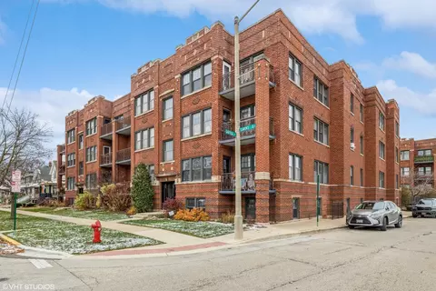 927 Clarence Ave #2, Oak Park, IL 60304