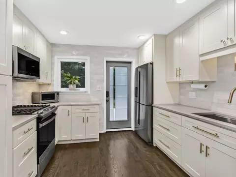 9308 Forestview Rd, Evanston, IL 60203 photo 5