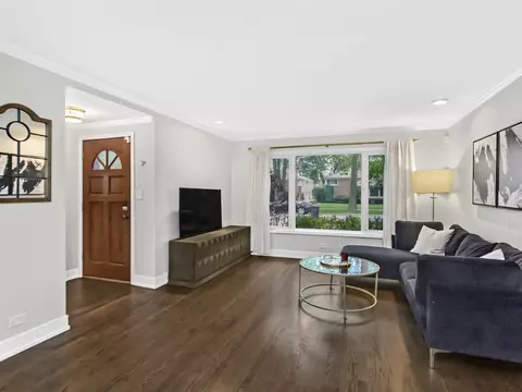 9308 Forestview Rd, Evanston, IL 60203 photo 2