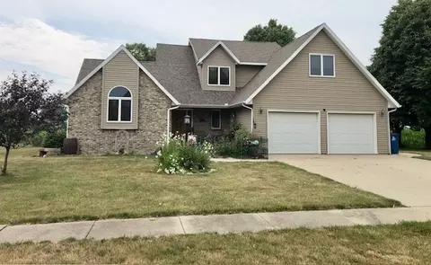 2016 Spruce Ln, Monticello, IL 61856