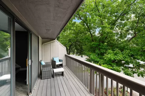 1096 Florimond Dr, Elgin, IL 60123 photo 4