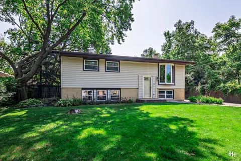 20 Crystal Lake Rd, Lake In The Hills, IL 60156