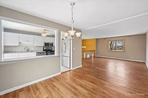 317 Rosecrans Ct, Bartlett, IL 60103 photo 5