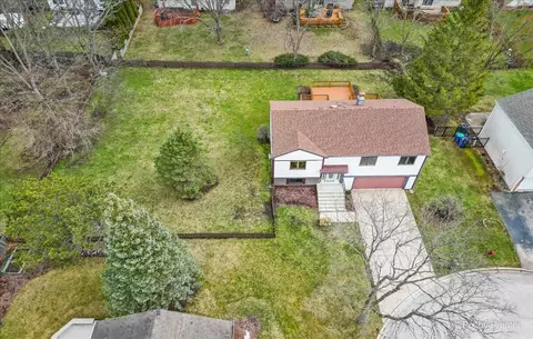 317 Rosecrans Ct, Bartlett, IL 60103 photo 2