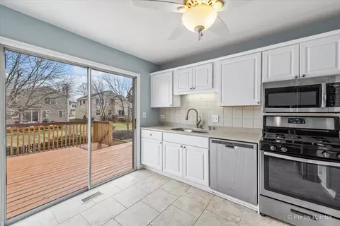 317 Rosecrans Ct, Bartlett, IL 60103 photo 7