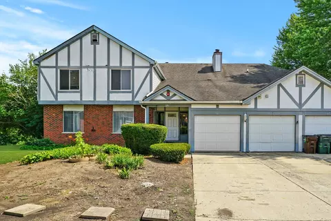 12 Wake Robin Ct #1-102, Woodridge, IL 60517